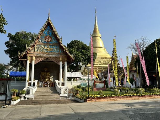 Wat Kaew Don Tao Suchadaram