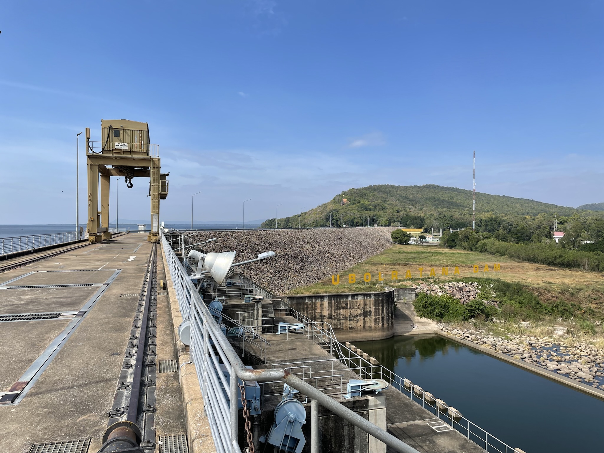 Ubolratana Dam Ein beeindruckender Staudamm für Natur und