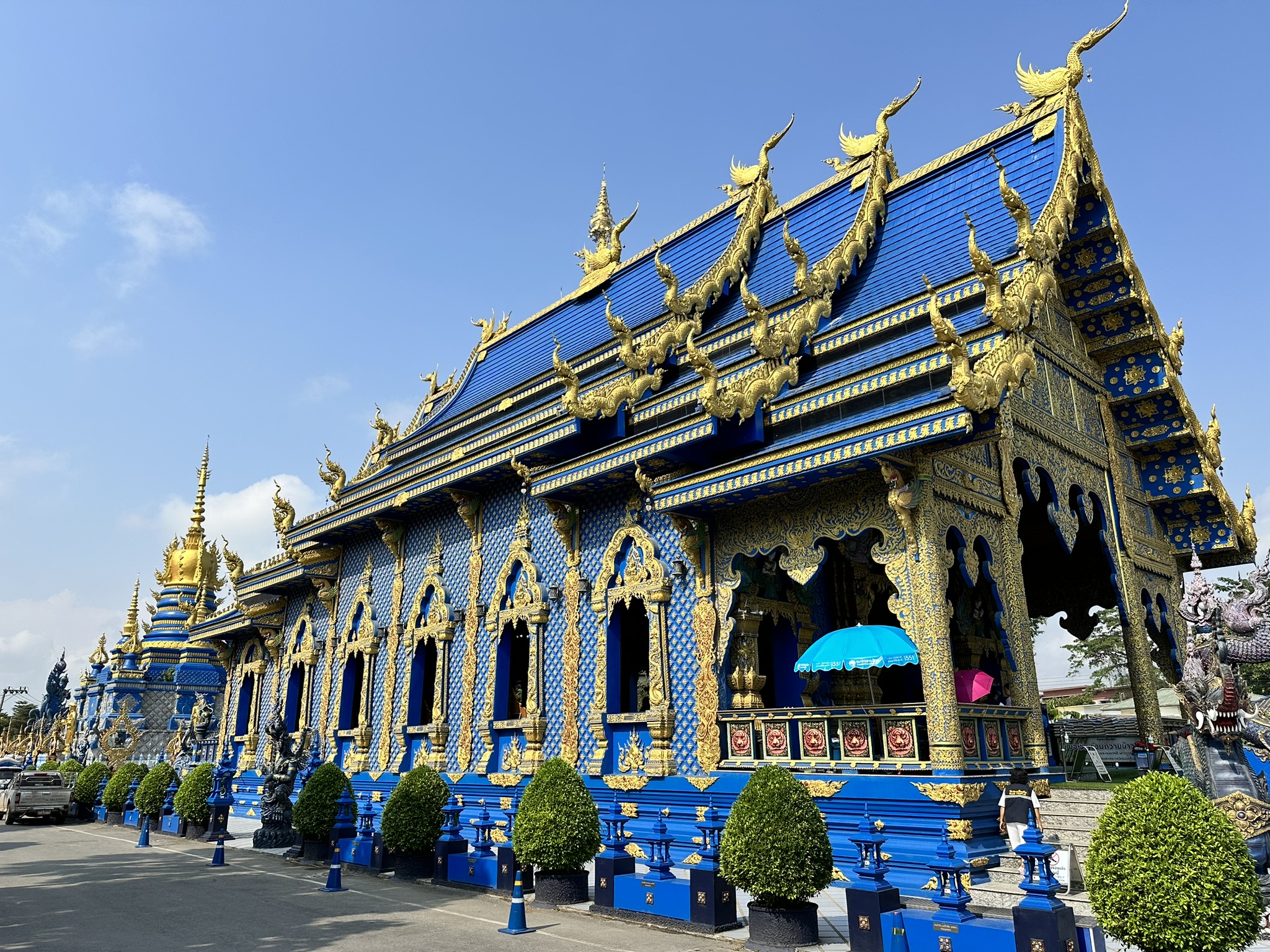 Wat Rong Suea Ten (Blue Temple) Ein Tempel in Blau, der die Seele berührt