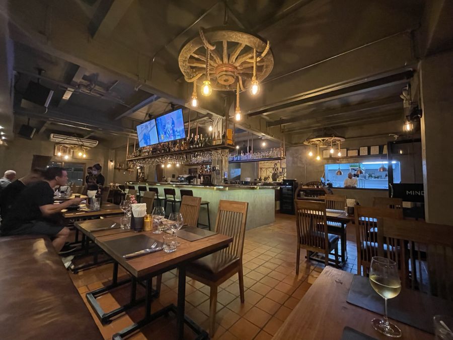 Harrys Restaurant, Bar & Hotel