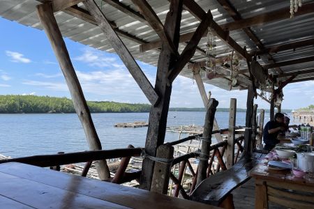 Nang Rim Lay seafood