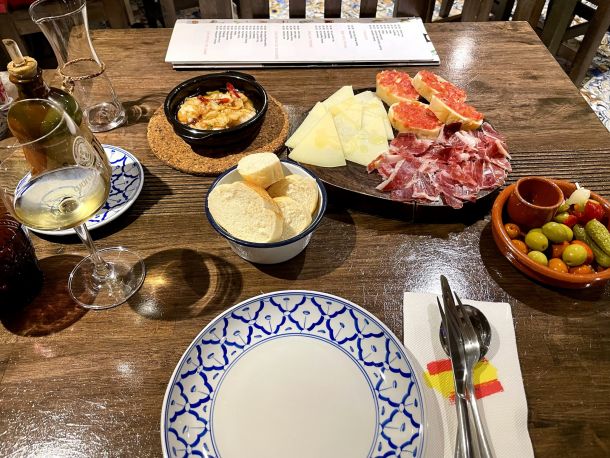 Taberna JAMON JAMON - Bangkok - Spanish Tapas Bar - Wine